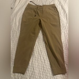 Slim Fit 4-Way Stretch Jogger - L - Khaki - Like New